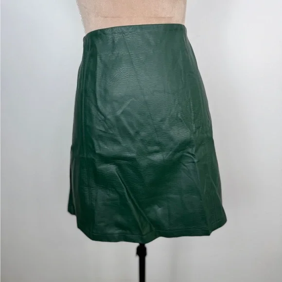 Elegant Green Leather Mini Skirt - Picture 1 of 6